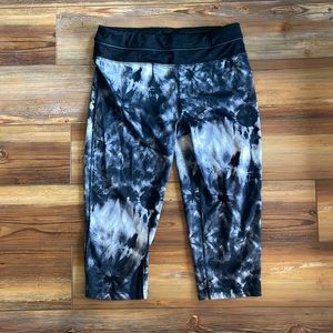 Black Tie Dye Capri Leggings